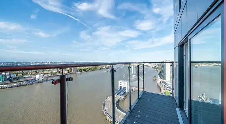 Skyvillion 2 Bed Apt London Excel  O2 Arena