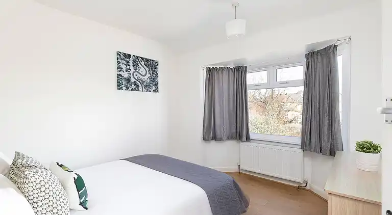 Skyvillion - Enfield 4bed House W garden & Parking