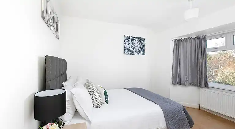 Skyvillion - Enfield 4bed House W garden & Parking