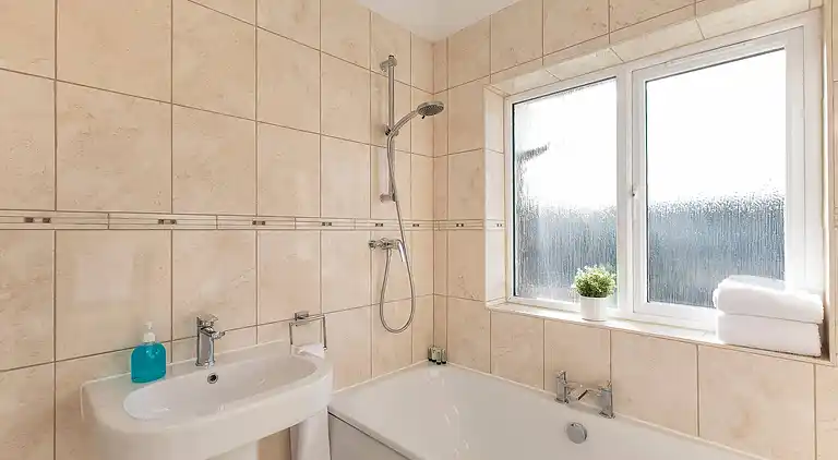 Skyvillion - Enfield 4bed House W garden & Parking