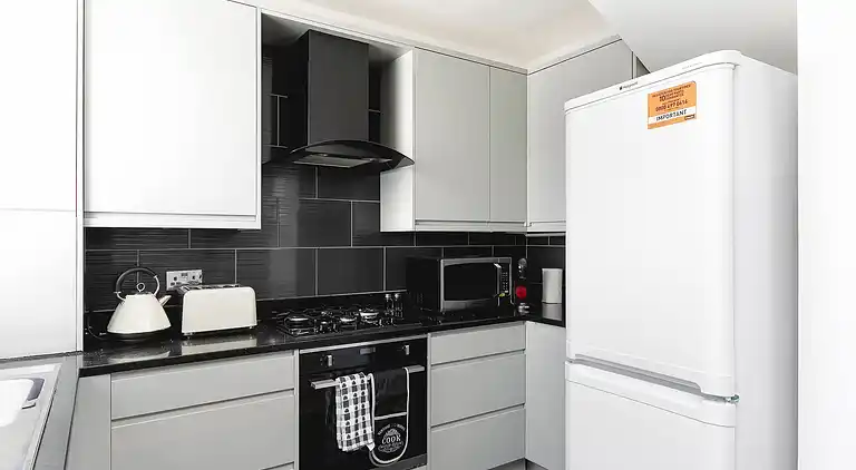 Skyvillion - Enfield 4bed House W garden & Parking