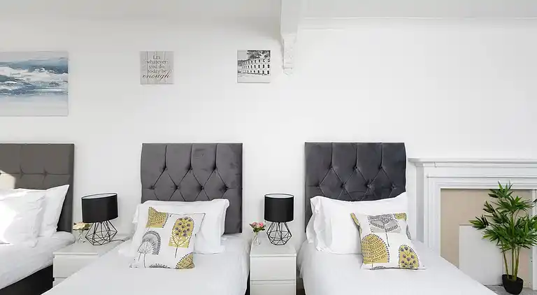 Skyvillion - Enfield 4bed House W garden & Parking