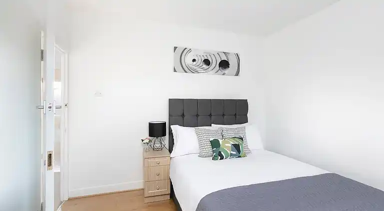 Skyvillion - Enfield 4bed House W garden & Parking