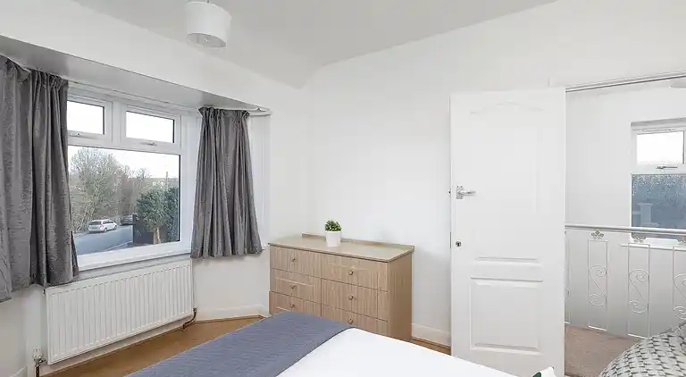 Skyvillion - Enfield 4bed House W garden & Parking