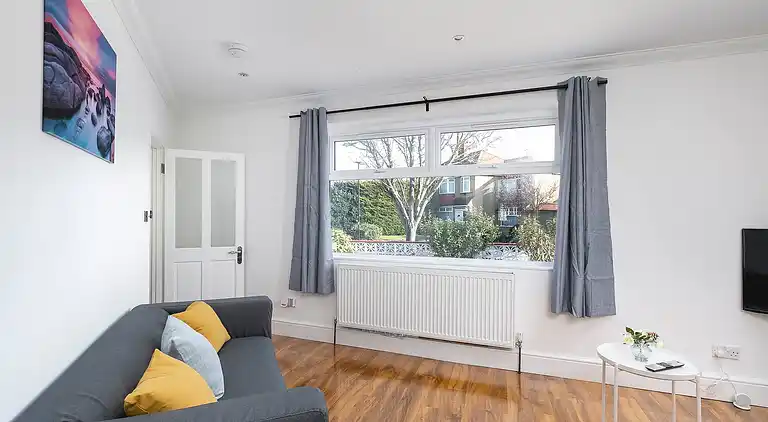 Skyvillion - Enfield 4bed House W garden & Parking