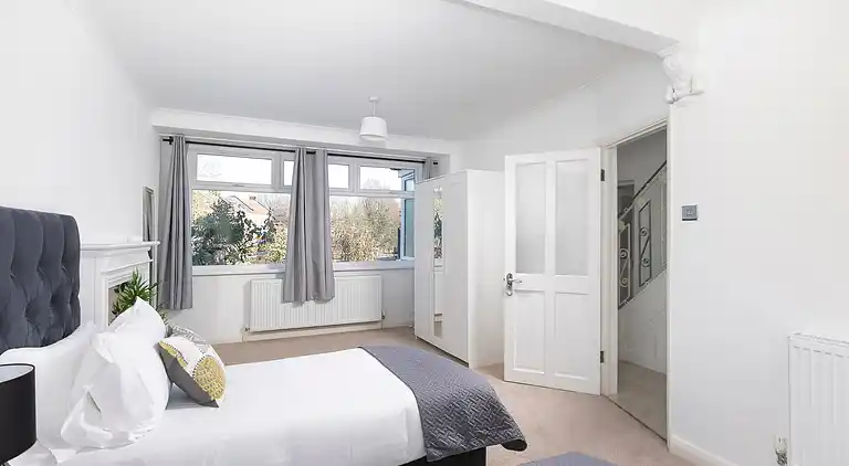 Skyvillion - Enfield 4bed House W garden & Parking