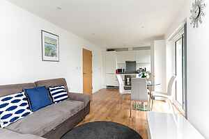 Skyvillion  Tower Point Enfield 1bed W balcony