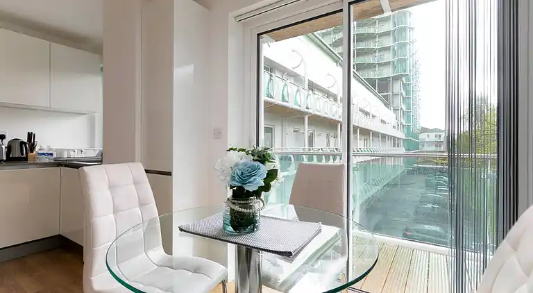 Skyvillion  1bed Enfield Flat W balcony & parking