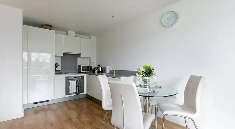 Skyvillion  1bed Enfield Flat W balcony & parking