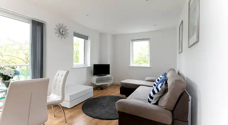 Skyvillion  1bed Enfield Flat W balcony & parking