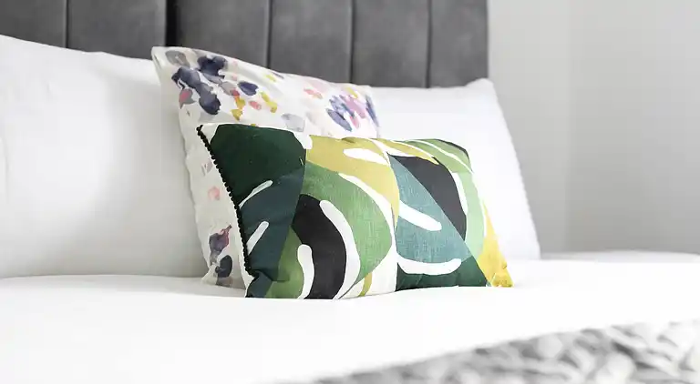 Skyvillion -vineyard Court- Enfield 1bed with balcony