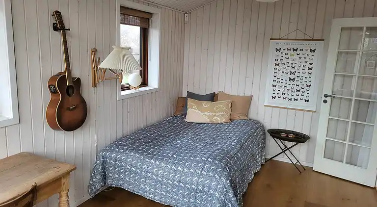 Lækkert sommerhus med shelter og natur