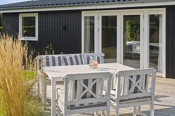 A cozy summer house with spa near town and beach