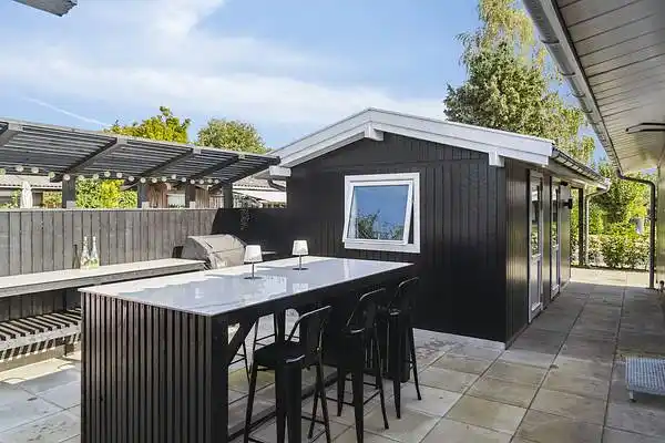 A cozy summer house with spa near town and beach