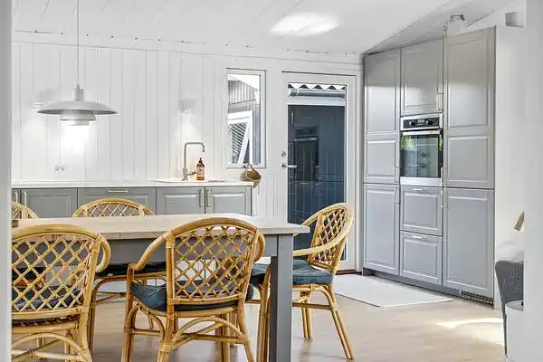 A cozy summer house with spa near town and beach