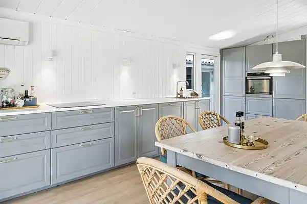 A cozy summer house with spa near town and beach