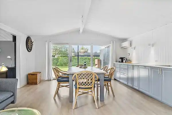 A cozy summer house with spa near town and beach