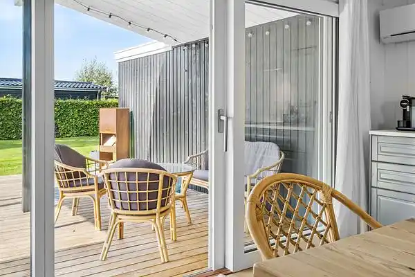 A cozy summer house with spa near town and beach