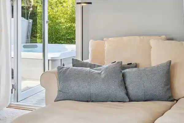 A cozy summer house with spa near town and beach