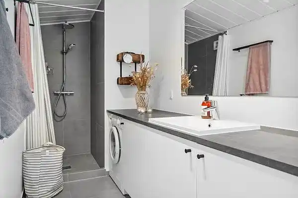 A cozy summer house with spa near town and beach