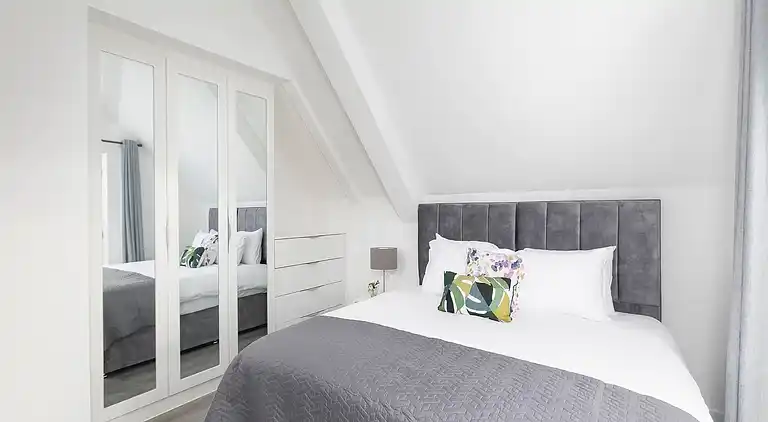 Skyvillion -vineyard Court- Enfield 1bed with balcony