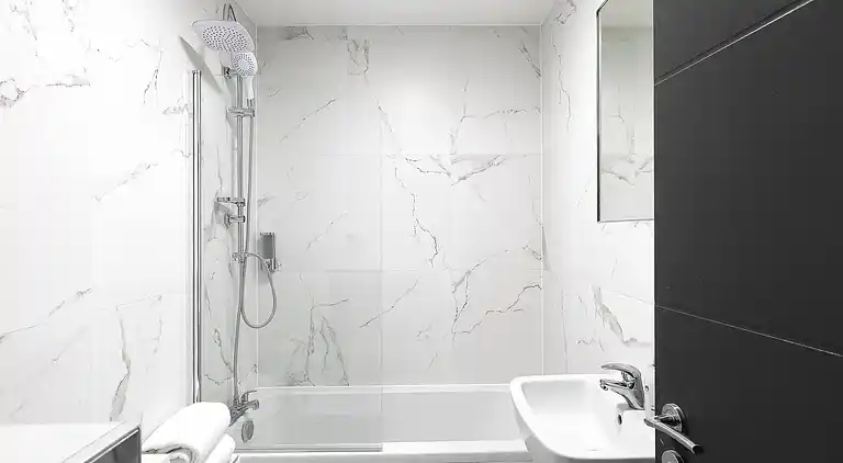 Skyvillion -vineyard Court- Enfield 1bed with balcony