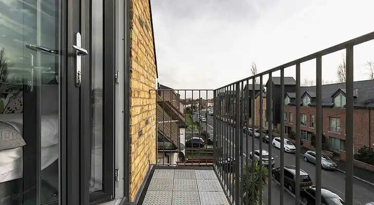 Skyvillion -vineyard Court- Enfield 1bed with balcony