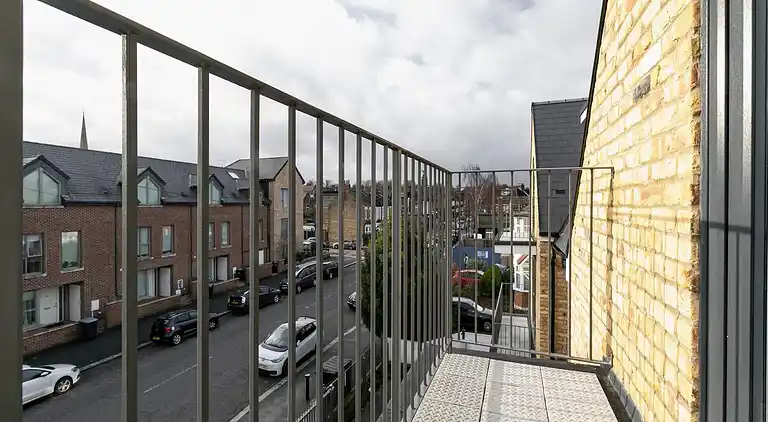 Skyvillion -vineyard Court- Enfield 1bed with balcony