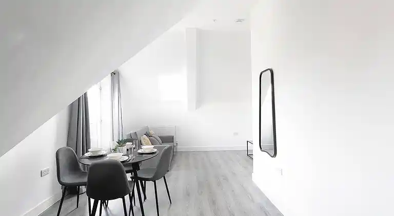 Skyvillion -vineyard Court- Enfield 1bed with balcony