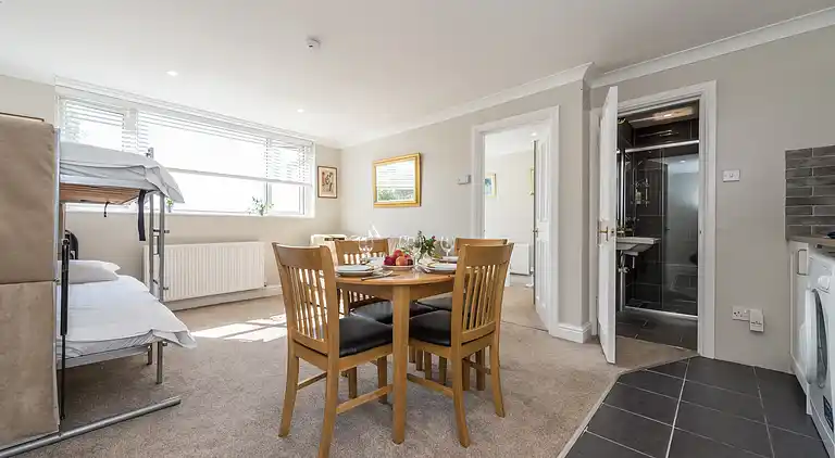 Stylish apartment 12 minutes by tube from Oxford Street free