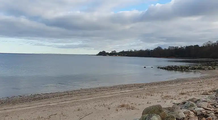 Dejligt nybygget sommerhus tæt på havet