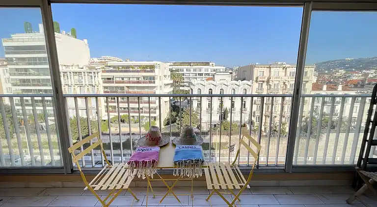 Cannes center - very practical - all comfort