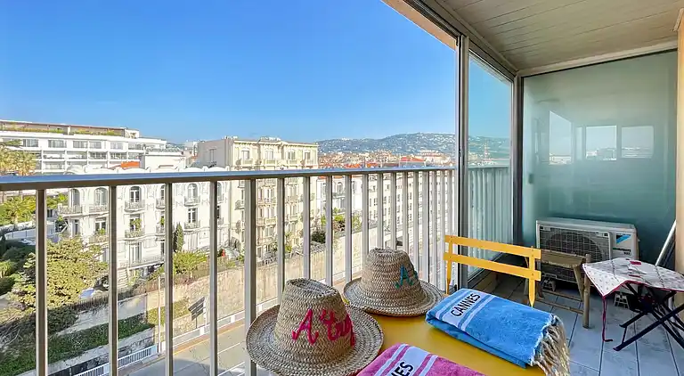Cannes center - very practical - all comfort