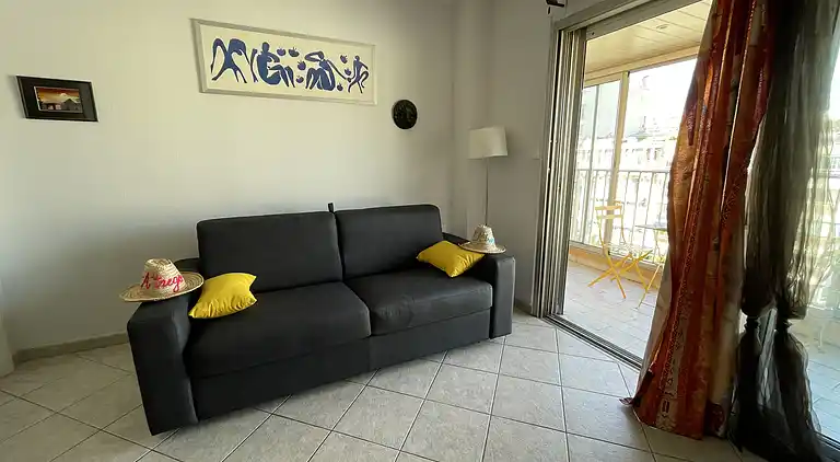 Cannes center - very practical - all comfort