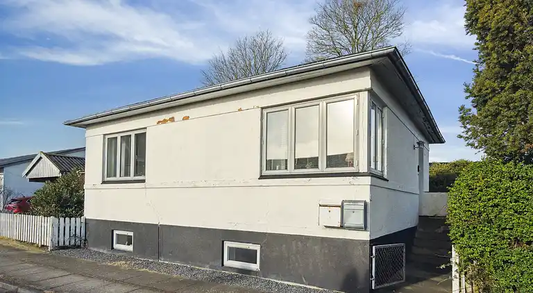 Hyggeligt og ældre sommerhus i Asaa