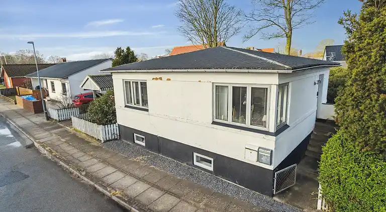 Hyggeligt og ældre sommerhus i Asaa