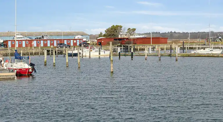 Hyggeligt og ældre sommerhus i Asaa