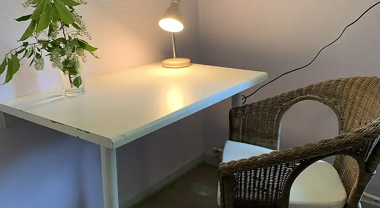 Stort sommerhus tæt på vandet