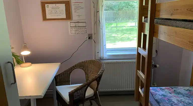 Stort sommerhus tæt på vandet