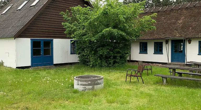 Stort sommerhus tæt på vandet