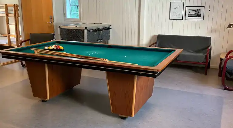 Stort sommerhus tæt på vandet