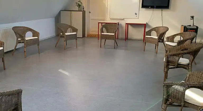 Stort sommerhus tæt på vandet