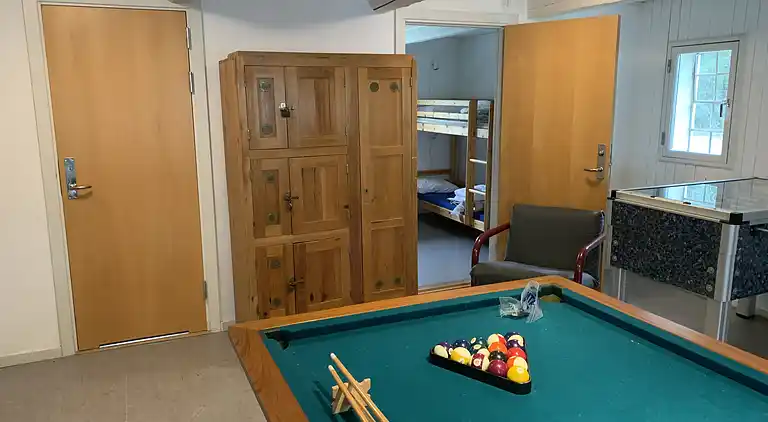 Stort sommerhus tæt på vandet