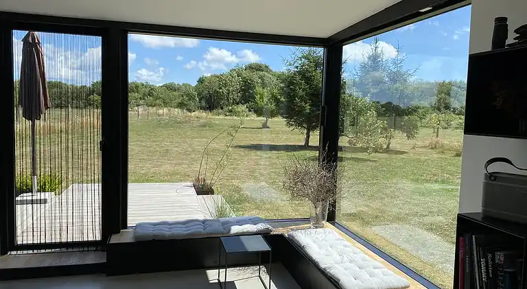 Lyxigt sommarhus på vacker skogsmark