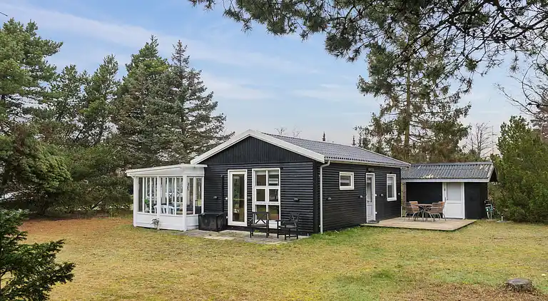 Hyggeligt sommerhus nær skønne hvide sandstrande 