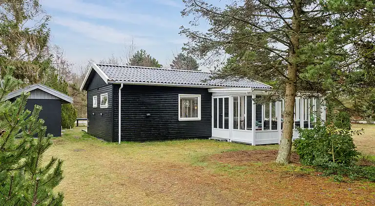 Hyggeligt sommerhus nær skønne hvide sandstrande 