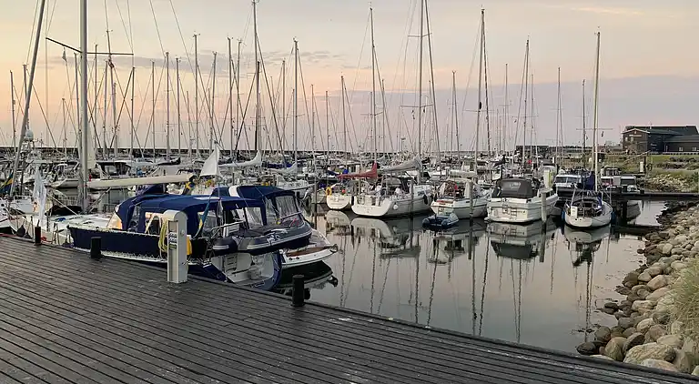 Sommerhus 400 meter fra vandet og havn