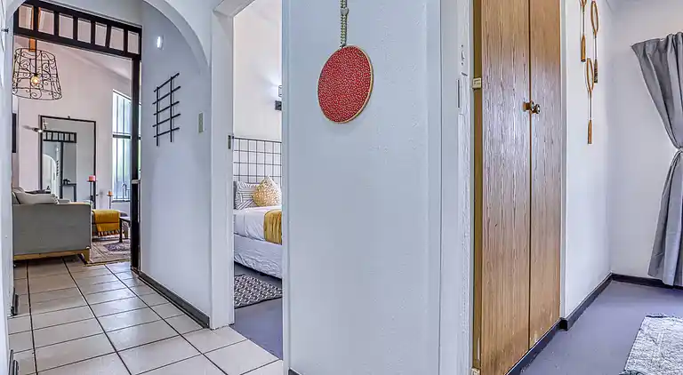 Modern Spanish House-3br-pool-solar-samrand