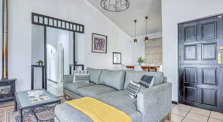 Modern Spanish House-3br-pool-solar-samrand