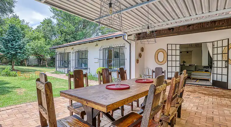 Modern Spanish House-3br-pool-solar-samrand